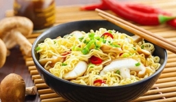Giải đáp từ chuyên gia: Giảm cân có nên ăn mì gói không?