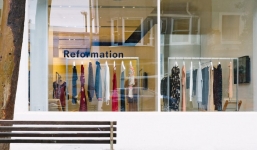 Xu hướng tái chế quần áo cũ đang trở thành 'cơn sốt' trong làng thời trang