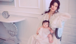 Đông Nhi diện thiết kế của Lê Thanh Hòa, đọ thần thái cùng 'công chúa nhỏ' Winnie