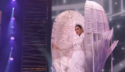 Khánh Vân e ấp trong 'Kén em', thần thái 'đỉnh của chóp' tại phần thi Trang phục dân tộc  (National Costume) của Miss Universe