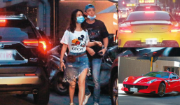 Sướng như Hoắc Kiến Hoa, thất nghiệp nhưng vẫn được Lâm Tâm Như mua cho xe xịn, nhà sang