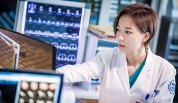 Đối thủ của Dương Mịch - Lưu Diệc Phi, Vương Lạc Đan giải nghệ