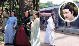 Netizen đào lại ảnh Vương Nhất Bác ở hậu trường Trần Tình Lệnh, hơi 'tã' nhưng rất 'mlem'