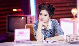 Angela Baby lâu lắm mới chịu 'cưa sừng làm nghé', nhưng đôi chân mướt mát mới giật trọn spotlight