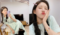 Thả nhẹ bộ ảnh nhí nhố trước gương, Triệu Lộ Tư khiến cả Weibo 'tan chảy' bởi nét đẹp 'kẹo bông gòn'