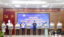 Gần 4.600 học sinh Hà Nội được nhận ủng hộ thiết bị học tập trực tuyến