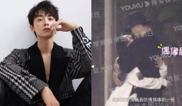 Đẹp nhất Cbiz hôm nay: Triệu Chí Vỹ làm nũng bạn gái giữa thanh thiên, các đạo diễn coi mà viết ngôn tình!