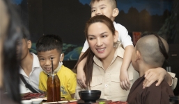 Con Phi Nhung đăng tâm thư về việc qua Mỹ biểu diễn, hé lộ bài hát tặng mẹ khiến fan khóc nấc