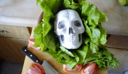 Những loại rau bán đầy rẫy ngoài chợ nhưng lại độc hơn 'lá ngón', mua về bị đánh 'không trượt phát nào' thì ráng chịu