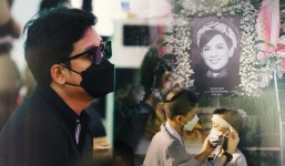 Xúc động hình ảnh con Phi Nhung thất thần bảo ban nhau trong lễ cúng mẹ, chỉ 1 câu ngây dại khiến cả hội trường chết lặng