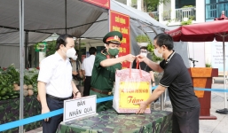 Ấm tình quân dân Thủ đô