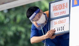 Giá xăng trong nước sẽ lập kỷ lục chưa từng có vào ngày mai, lý do lùi ngày điều chỉnh?