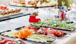 Tổ chức sự kiện, đặt tiệc tại nhà – xu hướng mới lên ngôi trong dịch vụ ăn uống