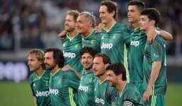 Ronaldo lại gây bão với màn tái hiện siêu phẩm xe đạp chổng ngược đẹp nhất cúp C1