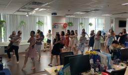 Hãy trao cho anh của Sơn Tùng phiên bản dân văn phòng