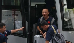 Toàn cảnh ĐT Việt Nam hội quân: Đặng Văn Lâm mệt mỏi, Văn Hậu mua quà lạ tặng đồng đội