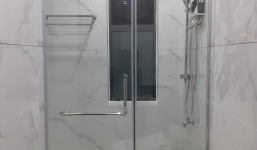 Vách tắm kính - giải pháp giúp tối ưu không gian phòng tắm