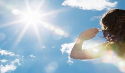  Ánh sáng mặt trời 'phá hủy' mắt như thế nào?