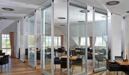 Tại sao nên sử dụng vách kính cường lực tại Best Decor?