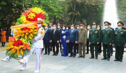 Lãnh đạo thành phố Hà Nội dâng hoa kỷ niệm 75 năm Ngày Toàn quốc kháng chiến