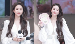 Lưu Diệc Phi qua ảnh chụp lén của người đi đường: Thần thái thế nào sau vụ bị tẩy chay?