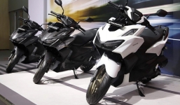 Honda Vario 160 tiếp tục lao dốc không phanh, đè nặng áp lực cho Honda Air Blade