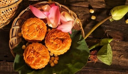 Cách làm bánh trung thu nhân thập cẩm tại nhà thơm ngon, không ngấy