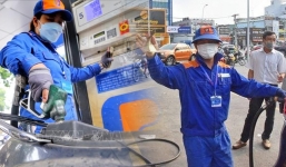 Giá xăng dầu hôm nay ngày 21/9: Tiếp tục lao dốc không phanh