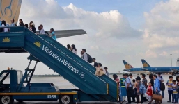 Tết đến nhiều chặng bay kín chỗ, người dân nên làm gì để đi lại dễ dàng