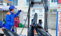 Giá xăng dầu hôm nay ngày 1/3: Tiếp tục lao dốc