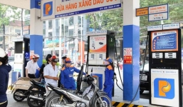 Giá xăng trong nước hôm nay tăng lên sát mức 24.000 đồng/lít