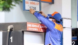 Giá xăng hôm nay giảm về mức 22.000 đồng/lít