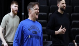 Tỷ phú siêu tiết kiệm, dùng xe bỏ đi, chuyên săn đồ giảm giá dù có cả trăm tỷ