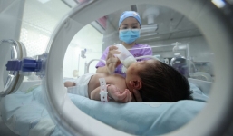 Vợ sinh con gái, chồng gây phẫn nộ khi liên tục đăng đàn tỏ thái độ chán chường: Đúng là đồ xui xẻo