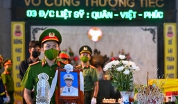 Toàn cảnh tang lễ 3 cảnh sát PCCC: Mẹ ngất lịm bên linh cữu, người dân chắp tay thành kính, đồng đội 'dằn lòng'