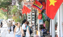 Hà Nội rộn ràng không khí chào mừng những ngày lễ lớn