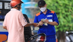 Giá xăng nhập tiếp tục giảm xuống mức thấp