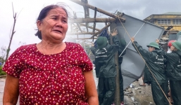 CHÙM ẢNH: Nghệ An hứng chịu hoàn lưu tàn khốc, trắng đêm đắp đê, người dân thất thần vì sản nghiệp bị xóa sổ