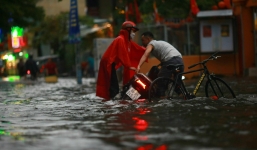 Áp thấp nhiệt đới đã đi vào Biển Đông, miền Trung sắp đón đợt mưa lớn