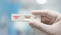 Bị ho, sốt, mệt mỏi, có cần test nhanh Covid-19?