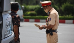 Từ 15/9, cảnh sát giao thông được dừng xe trong những trường hợp nào?