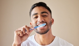 Có nên đánh răng ngay sau khi ăn, chuyên gia chỉ rõ những sai lầm khi đánh răng mà ai biết cũng né vội
