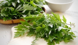 Ngải cứu hầm với thực phẩm này tốt ngang sâm quý, vừa ngon lại rẻ bèo mà công dụng bất ngờ