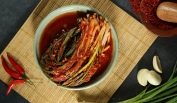 Rau gia vị ra chợ xin cũng cho nhưng cực tốt, mua về muối chua chống ngán ngày Tết thì hết bài