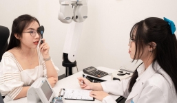 Tròng kính đổi màu tự động: Giải pháp mới cho người cận đi nắng
