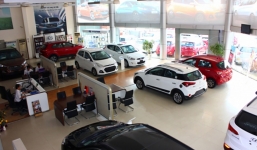 Hàng loạt mẫu xe của các hãng Toyota, KIA, Mitsubishi vội vàng giảm giá hậu 'cô hồn'