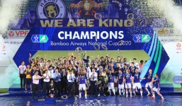 Chùm ảnh Hà Nội FC tưng bừng nhận cúp Vô địch Cúp Quốc Gia 2020
