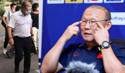 HLV Park Hang-seo phẫu thuật mắt, giải quyết chứng “hay khóc”