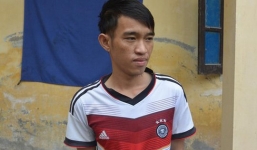 Xảy ra cãi vã trên đường, chồng rút dao nhọn đâm thấu bụng vợ