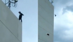 Chàng trai nhảy lầu tự tử vì tỏ tình thất bại nhưng đáng trách lại là phản ứng của đám đông nhân chứng